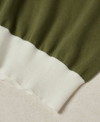 Zweifarbiges Baumwoll-Poloshirt mit Johnny-Kragen – Weiß/Grün