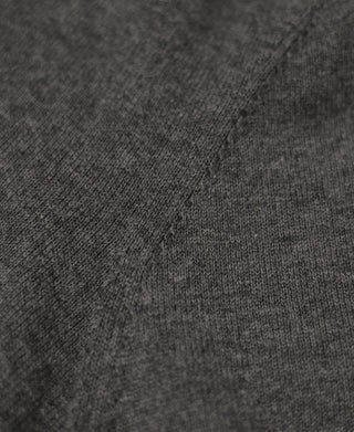 Zweifarbiges Baumwoll-Poloshirt mit Johnny-Kragen – Weiß/Grau